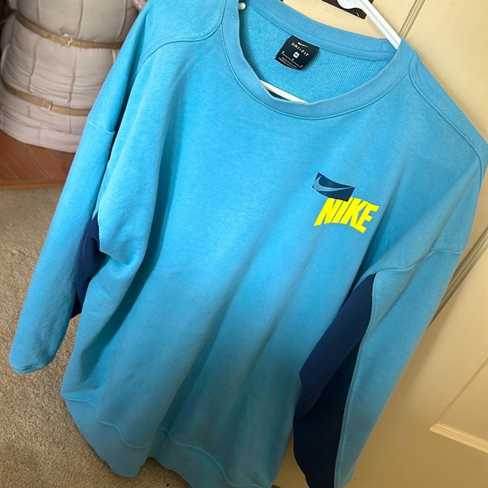 Blue Nike medium sweatshirt